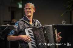 Downloads: 
www.wijkcentrumbakermat.nl/charivari