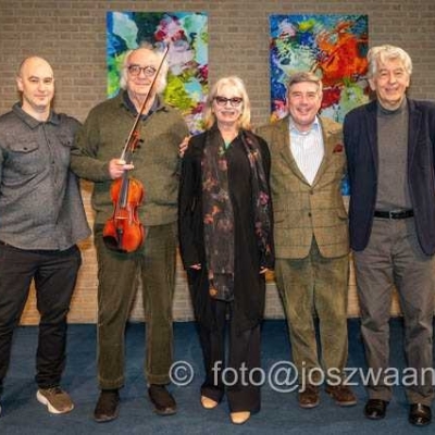 Pianist Vladimir Berkhemer Violist Joan Berkhemer Exposant Olga Schnitker Kunsthistoricus Jim van der Meer Mohr Lionel Veer ( man van Olga )